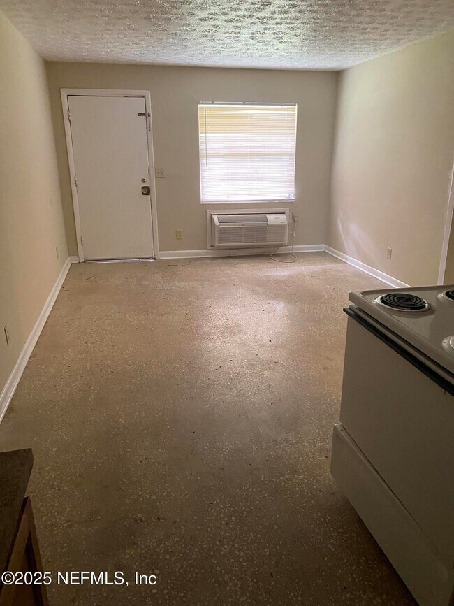 Building Photo - 3658 Stanley St