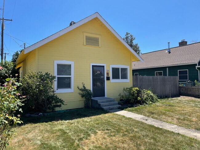 Building Photo - 811 Dakota Ave