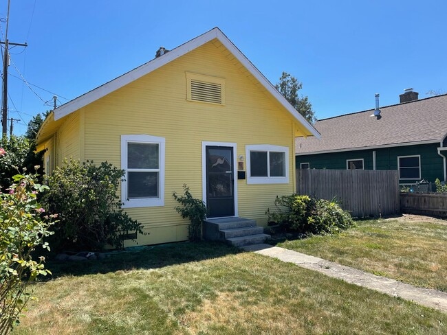 Building Photo - Newly Remodeled 2 Bedroom 1 Bath-Ready for you to move right in!!!