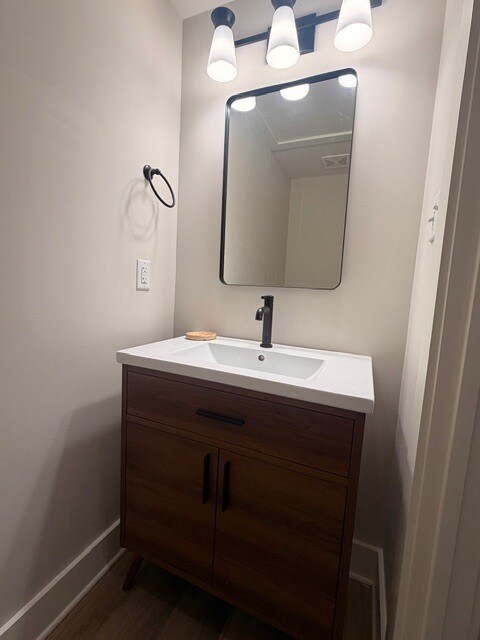 Building Photo - 14 Walnut St NE