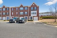 Building Photo - Welcome to a gorgeous end unit townhouse, located in the Heather Hills community.