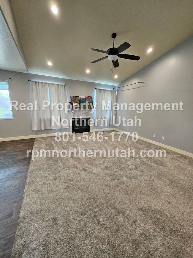 Building Photo - 3 Bedroom 2 Bath Duplex in Perry Now Avail...