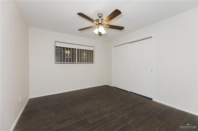 Building Photo - 500 E El Rancho Ave