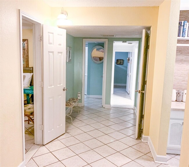 Building Photo - 2127 28th St