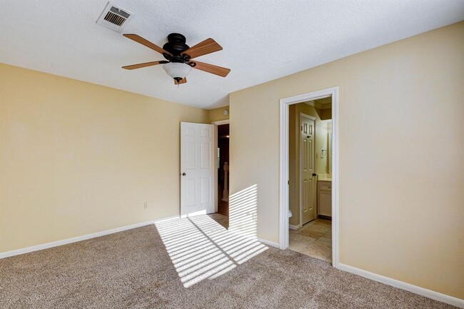 Building Photo - 11743 Riverview Dr
