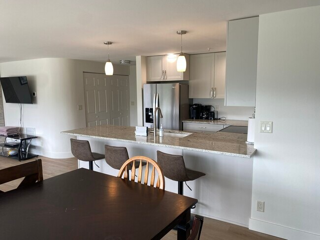Building Photo - 808 WA-150