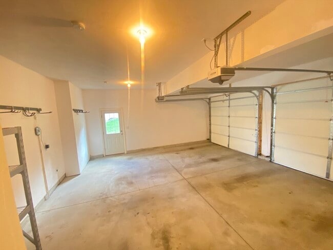 Building Photo - 90 Cook Ln