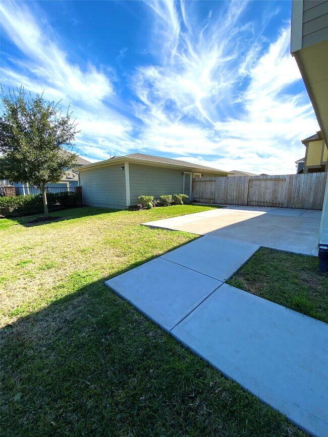 Building Photo - 16938 Makanda Dr