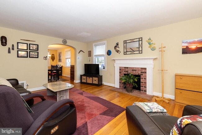 Building Photo - 52 Woodbine Rd