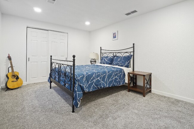 Building Photo - 6050 E Alameda Ave