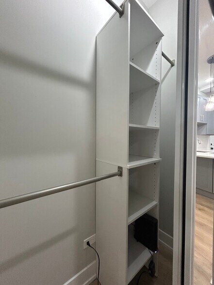 Building Photo - 423 W Belden Ave