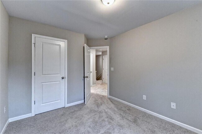 Building Photo - 2802 Laurel Ridge Cir