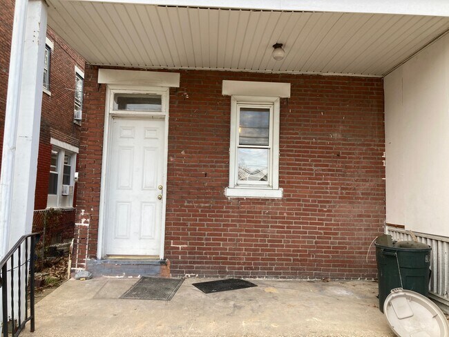 Building Photo - 2526 Derry St