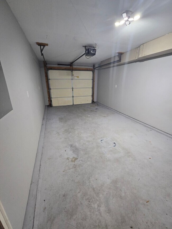 Building Photo - 1849 Woodland Trl