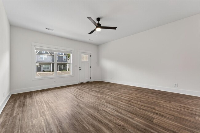 Building Photo - 319 Front Rdg Cir