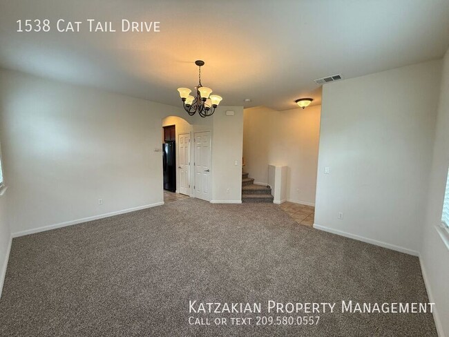 Building Photo - 2-Story 4-Bedroom 2.5 Bath Gated Community...