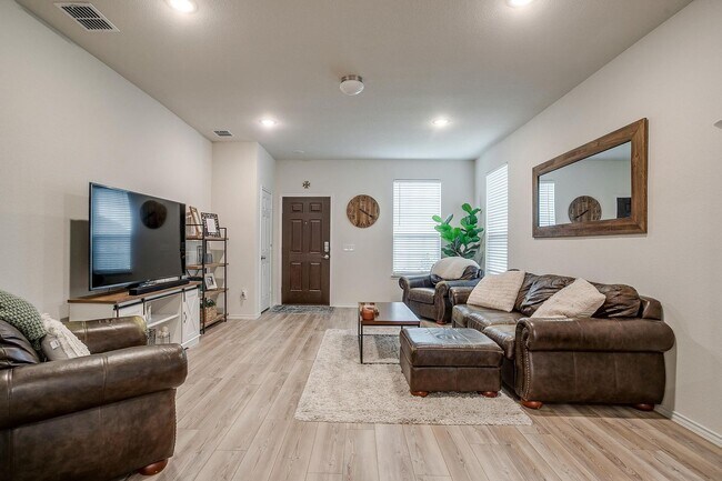 Building Photo - Beautiful Home in Highly Desired Sunset Pointe- 3 Bed, 2 Bath in SW Fort Worth- Crowley ISD- 76123