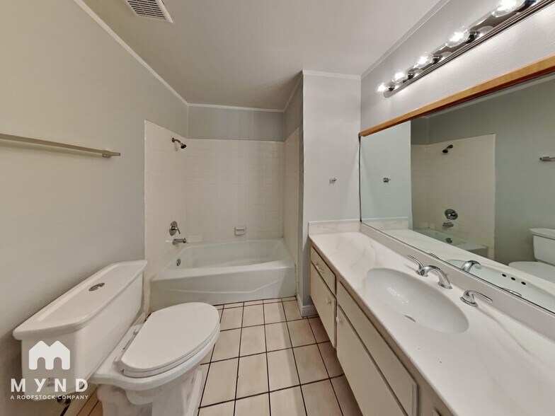 Building Photo - 2001 Verdinal Dr