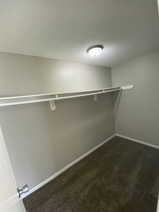 Building Photo - 3101 SE 17th St