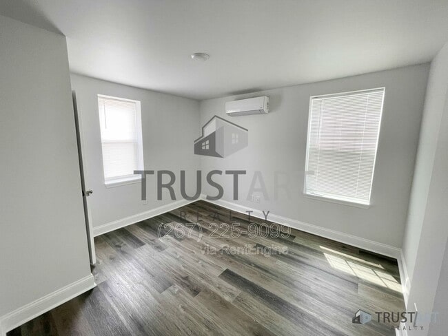 Building Photo - 4732 Longshore Ave