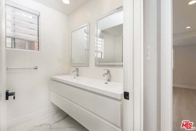 Building Photo - 14843 Morrison St