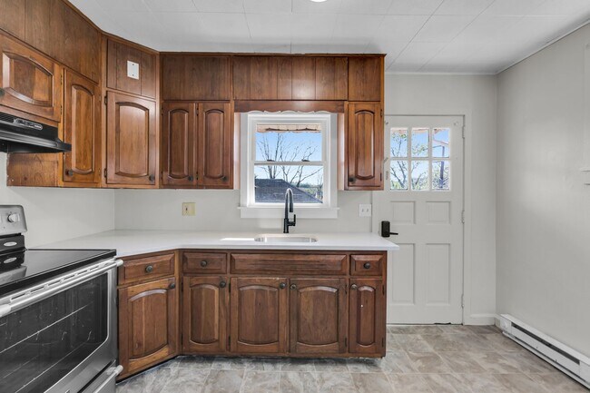 Building Photo - 1466 Main St