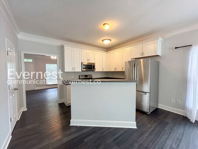 Building Photo - 2 Bed/2.5 Bath Townhome with Fenced Yard & Garage / Pet-Friendly / Available Now!