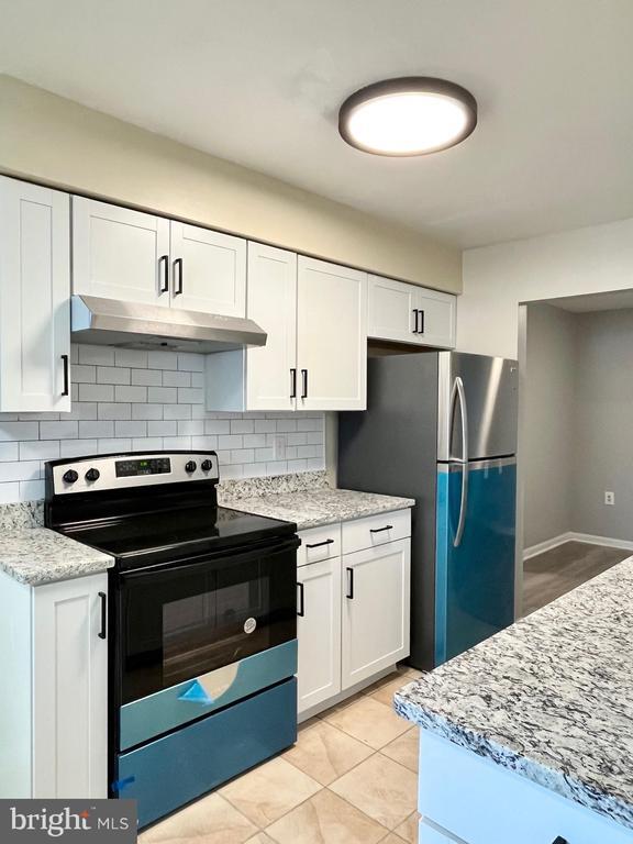 Building Photo - 7572 Belle Grae Dr