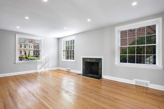 Building Photo - 4315 Bromley Ln