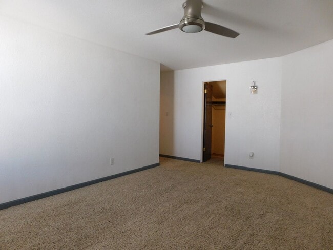 Building Photo - Spacious in the Redlands