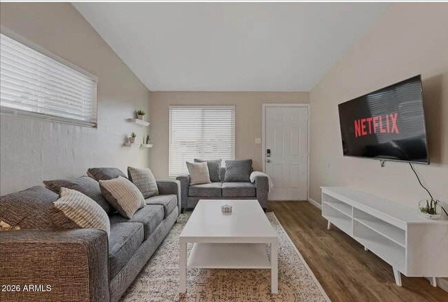 Building Photo - 2012 E Howe Ave