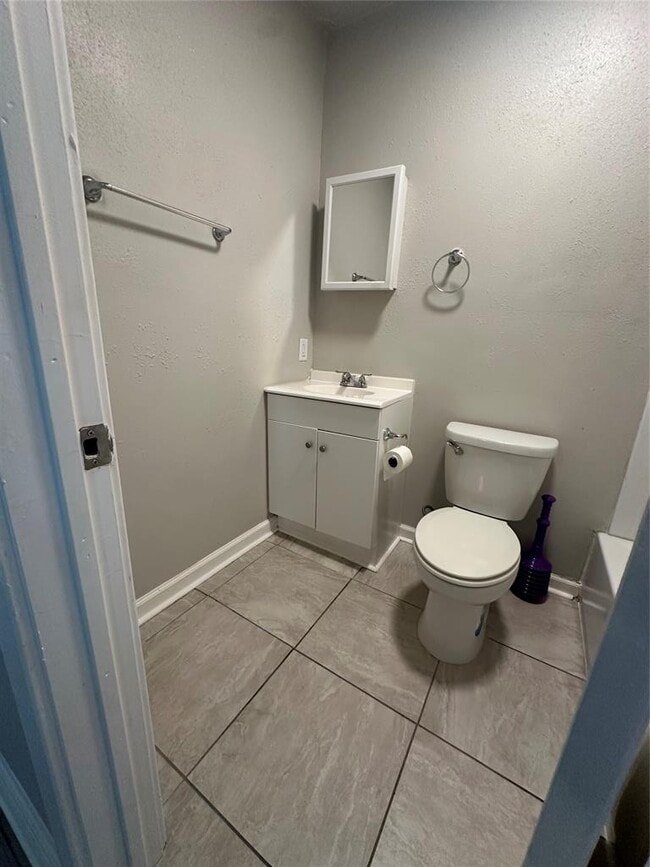 Building Photo - 901 Parmer Ave