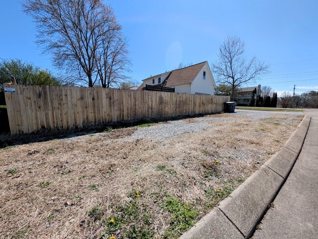 Building Photo - 124 Green Vale Dr