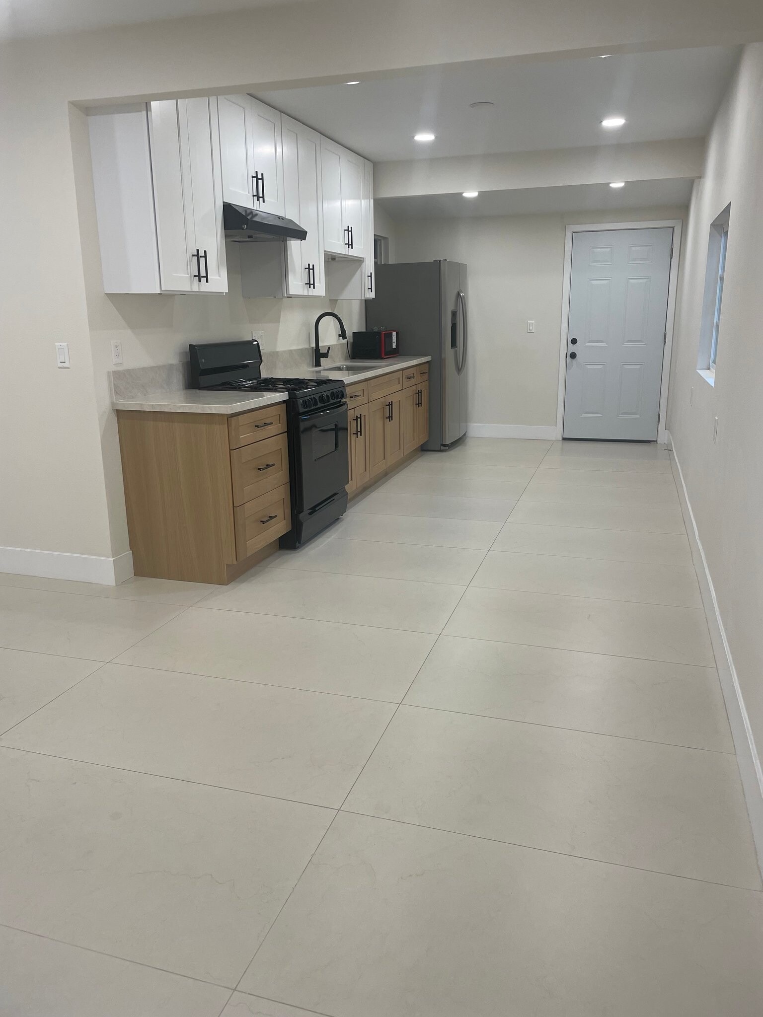 Building Photo - 3608 W Valencia Dr