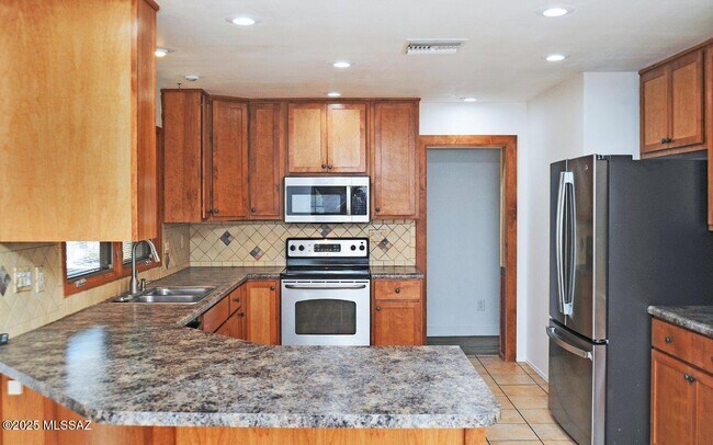 Building Photo - 4741 W Red Wolf Dr