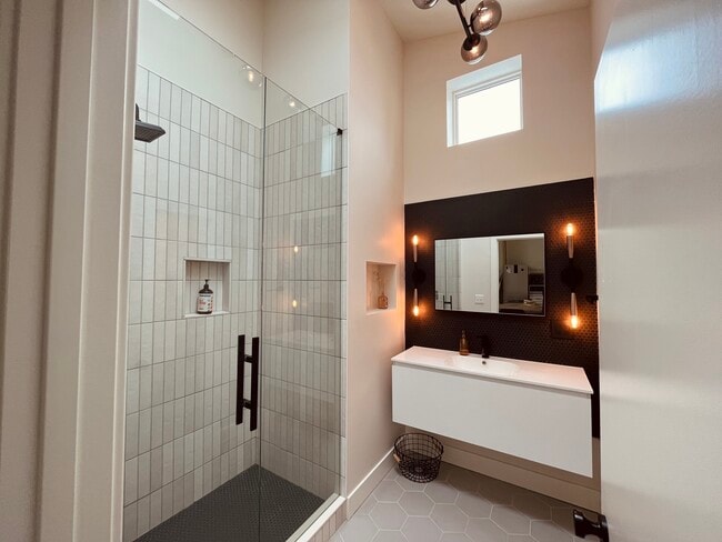 Building Photo - 2381 S Cherokee St