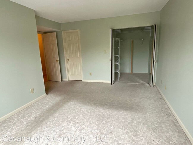 Building Photo - 2 br, 1 bath House - 15 Forest Glen  Unit #11
