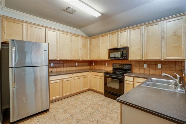 Building Photo - 6925 Red Bluff Dr