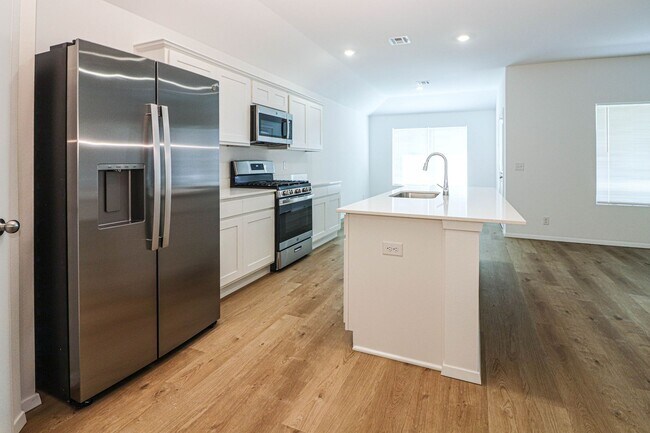 Building Photo - 3202 S 15th Pl