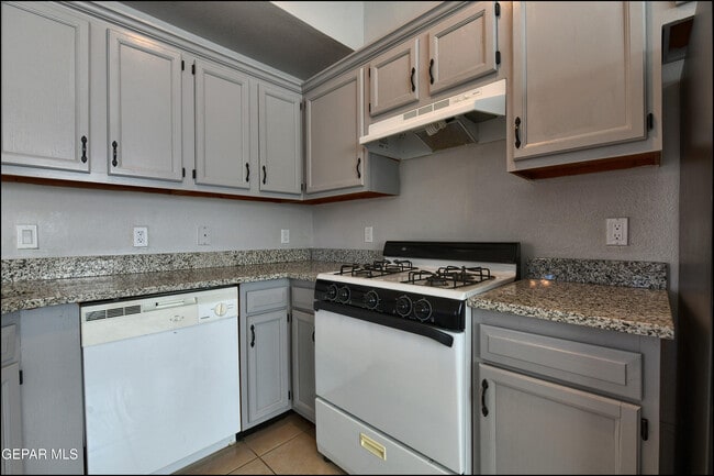 Building Photo - 609 Bristol Dr