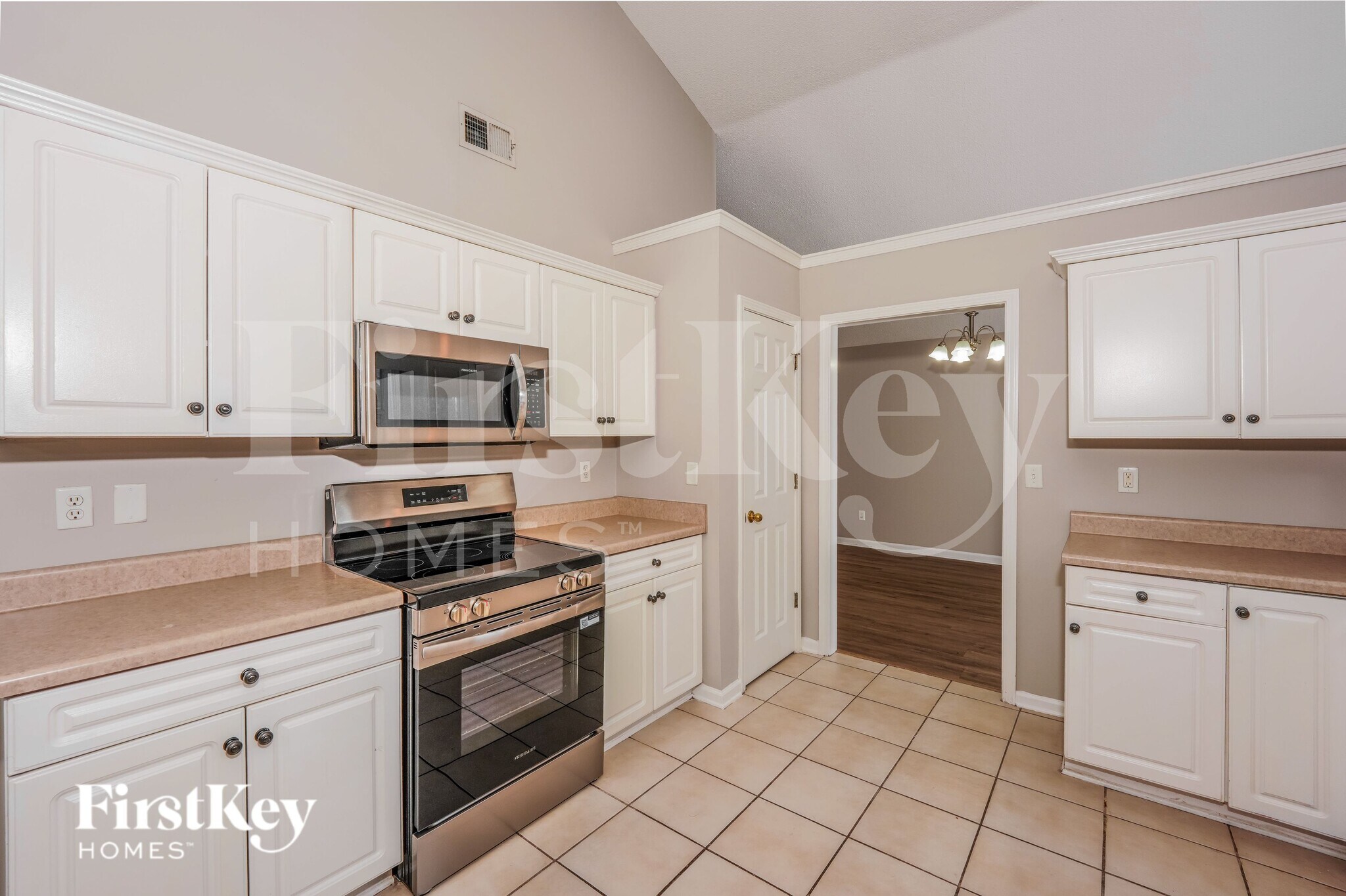 Building Photo - 200 Summer Hill Dr