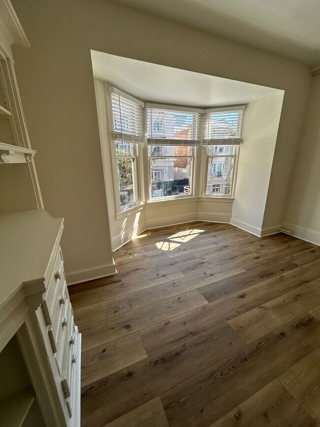 Building Photo - 655 Hyde St