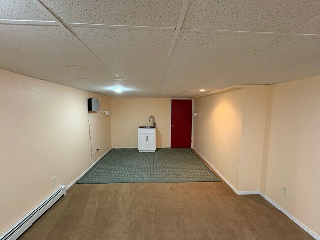 Building Photo - 631 W Crestline Dr