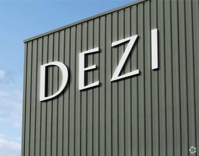 Building Photo - Dezi