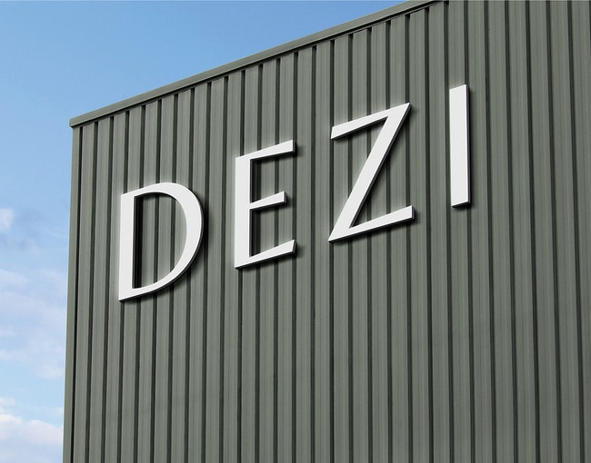 Primary Photo - Dezi