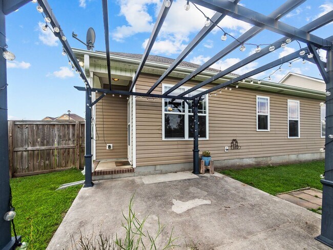 Building Photo - 4 Bedroom Home in Carolina Plantations!