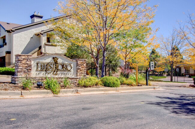 Building Photo - Delightful Condo in gated community!!