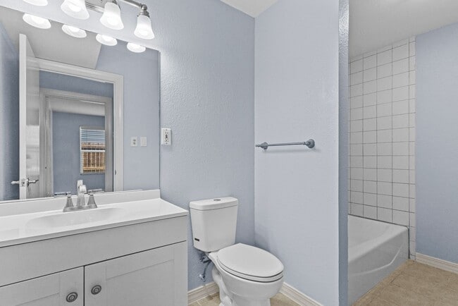 Building Photo - 218 W Williamson Ave