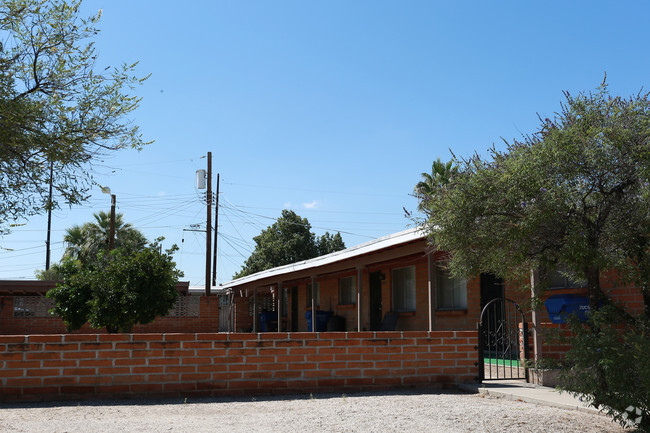 Building Photo - PJ's Craycroft Apartments