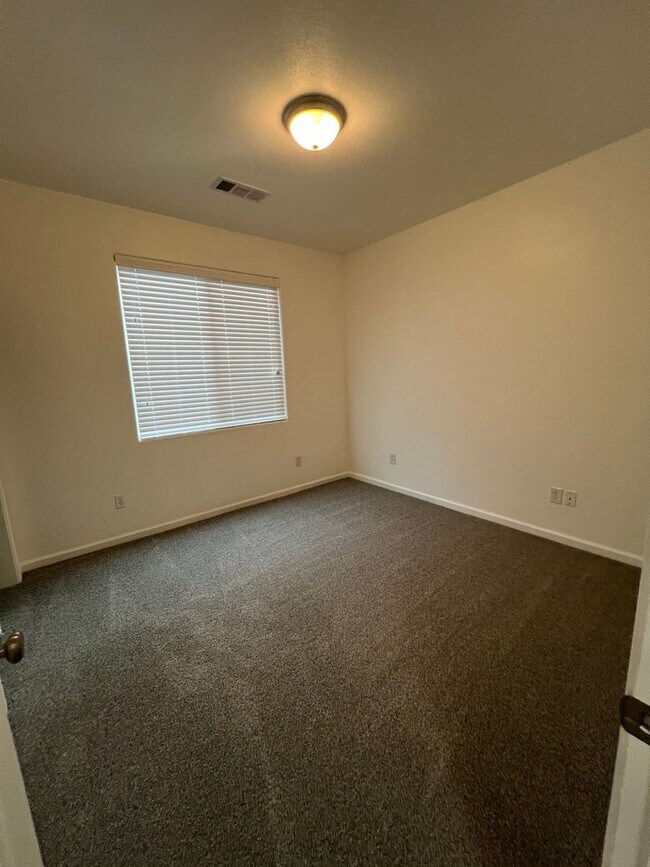 Building Photo - 2724 Tecopa Ave